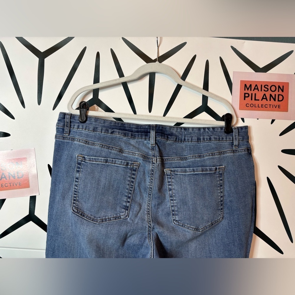 M. Jeans by Maurice’s Slim Straight Mid-Rise Jeans Women’s Size 18 - Picture 6 of 10